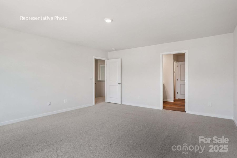 Spacious, unfurnished interior of a new home in Calvin Creek, Troutman (Image 16).