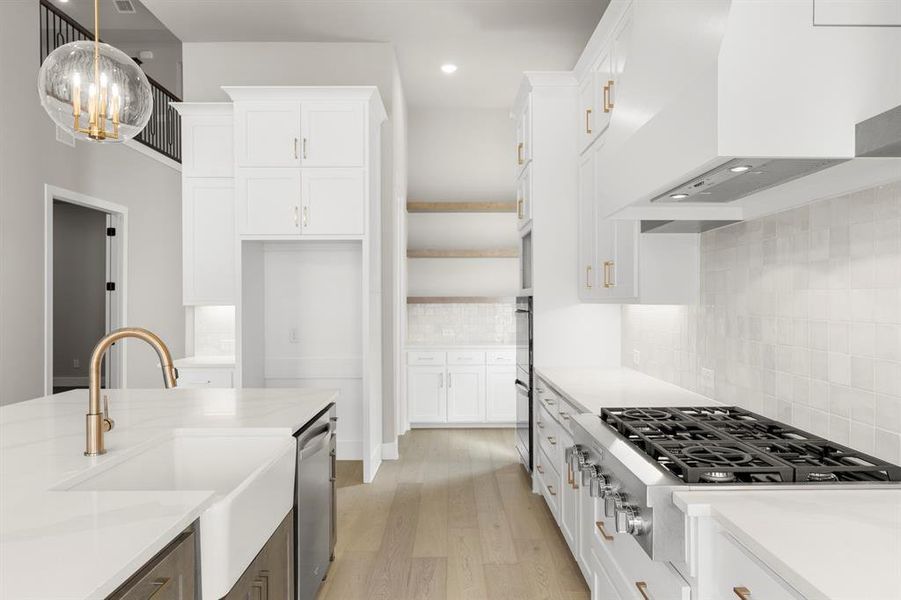 13. 4512 Meander - Kitchen (3)