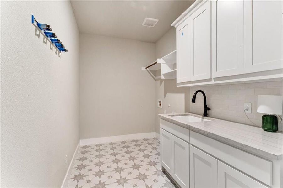 Furnished interior view inside a new home in King Crossing Estates, Van Alstyne (Image 16).