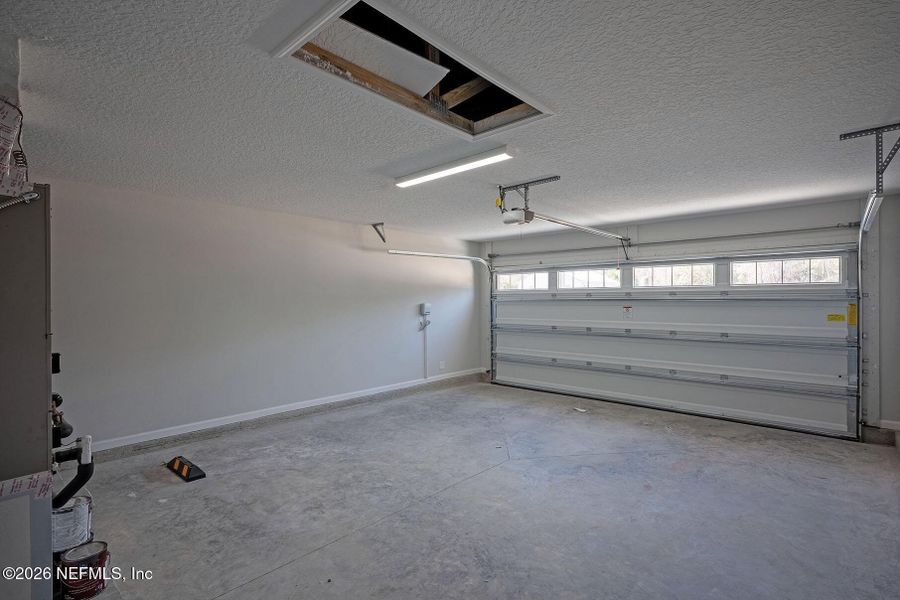 Spacious, unfurnished interior of a new home in , Jacksonville (Image 21).