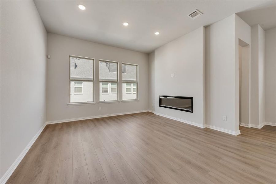 Spacious, unfurnished interior of a new home in City Point, North Richland Hills (Image 18).