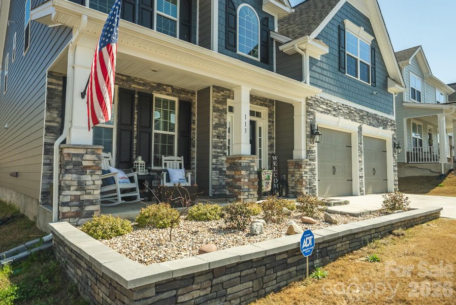 Exterior details and patio area of a home in Falls Cove, Troutman (Image 21).