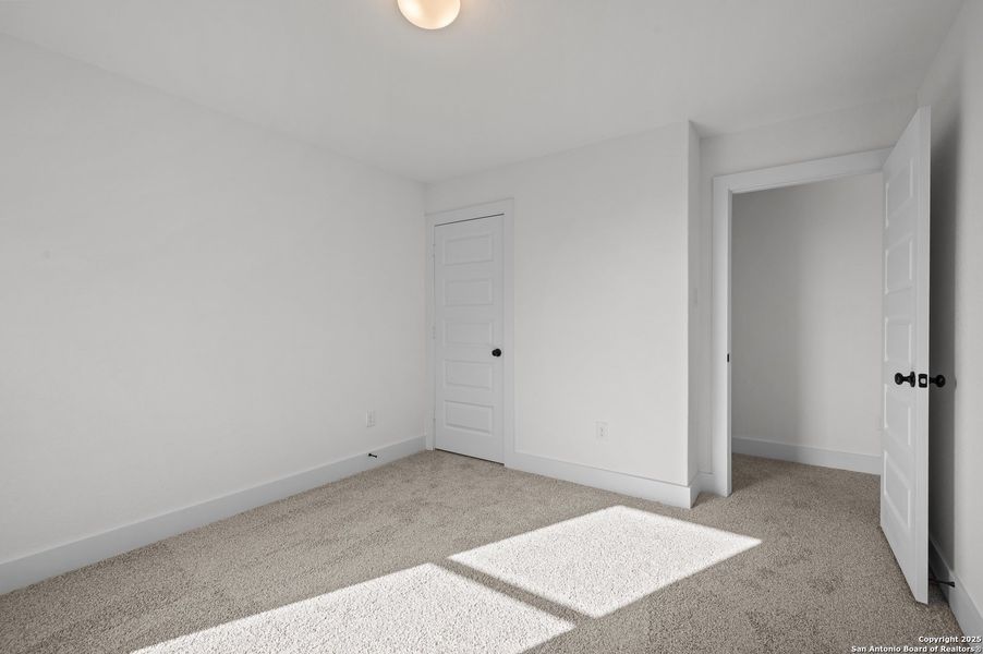Spacious, unfurnished interior of a new home in Stillwater Ranch, San Antonio (Image 18).