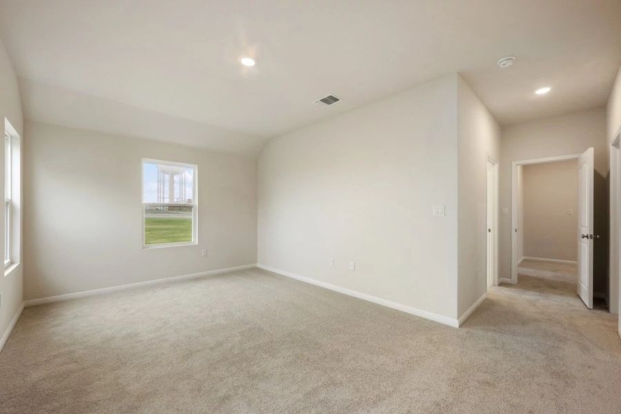 Spacious, unfurnished interior of a new home in Covered Bridge, Hutto (Image 25).