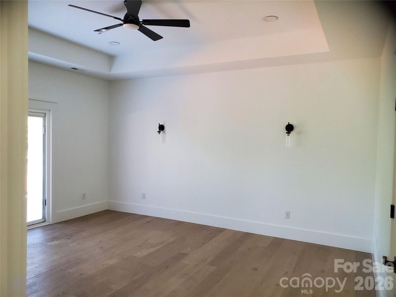 Spacious, unfurnished interior of a new home in , Maiden (Image 8).