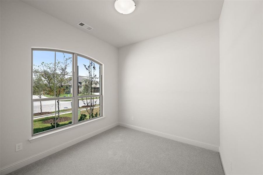 Spacious, unfurnished interior of a new home in The Retreat - Phase 1, Waxahachie (Image 22).