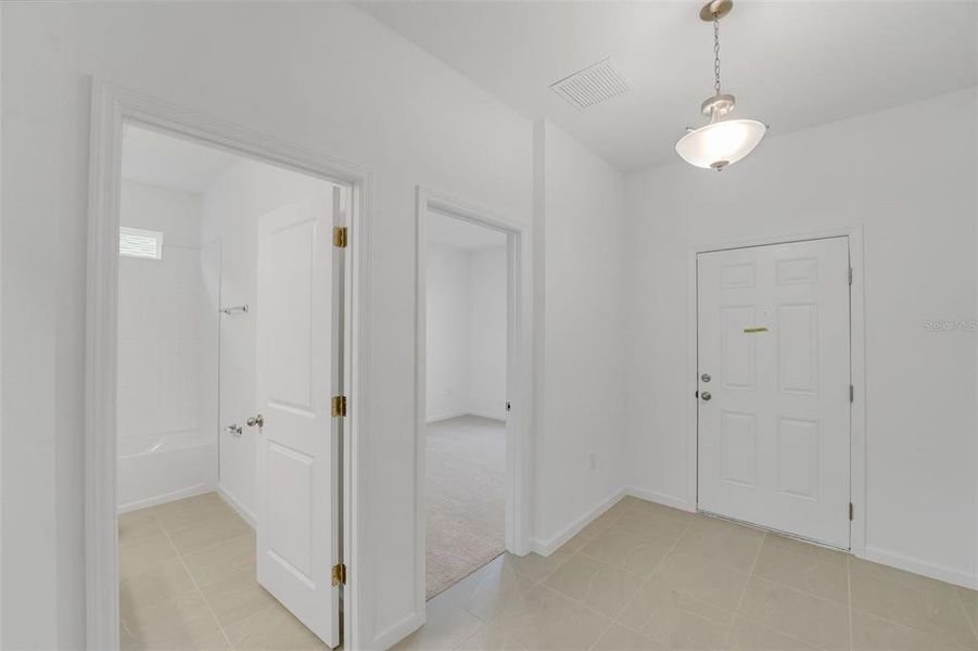 Spacious, unfurnished interior of a new home in Cypress Park Estates, Haines City (Image 34).