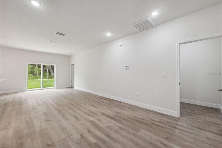 Spacious, unfurnished interior of a new home in , Dunnellon (Image 19).