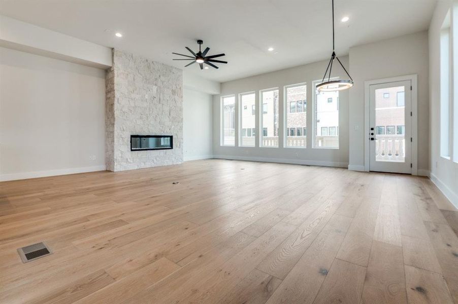 Spacious, unfurnished interior of a new home in , Grapevine (Image 21).