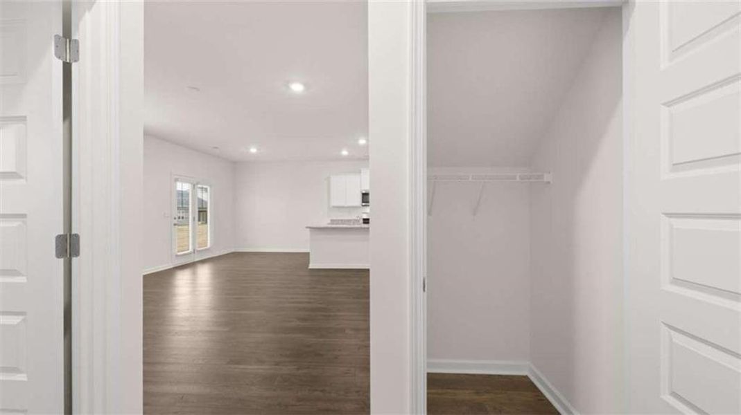 Spacious, unfurnished interior of a new home in Poplar Preserve, Newnan (Image 12).