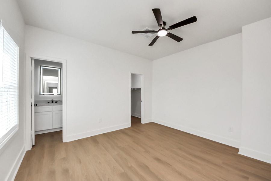 Spacious, unfurnished interior of a new home in , Houston (Image 41).