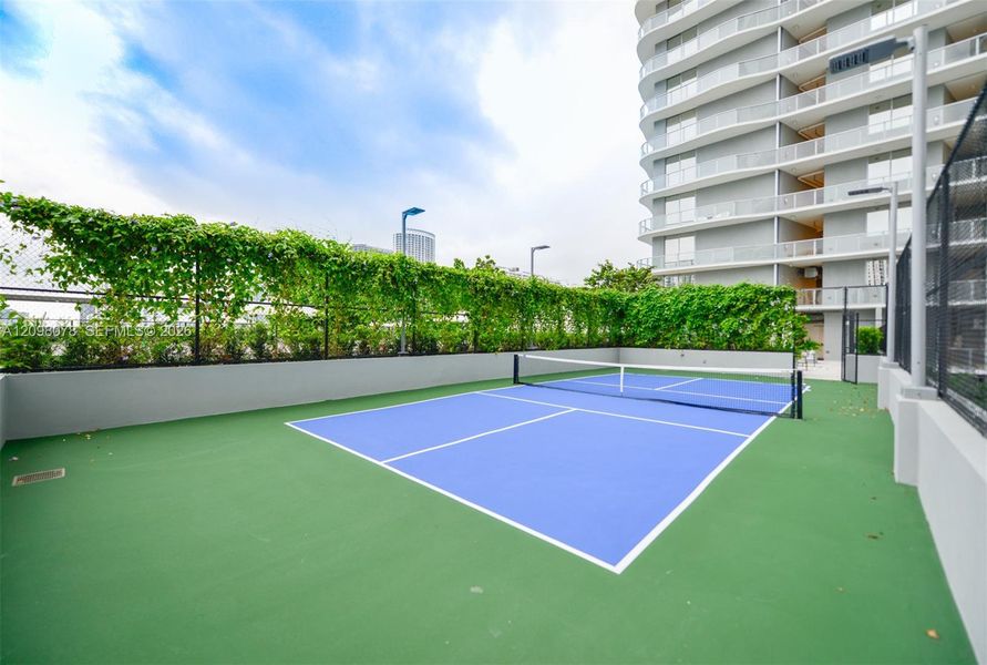 Condo located in Miami, FL showcasing its design and architecture (Image 16).