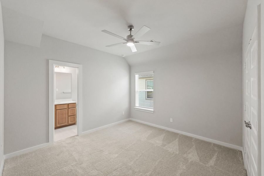 Spacious, unfurnished interior of a new home in Briarwood Crossing, Rosenberg (Image 23).