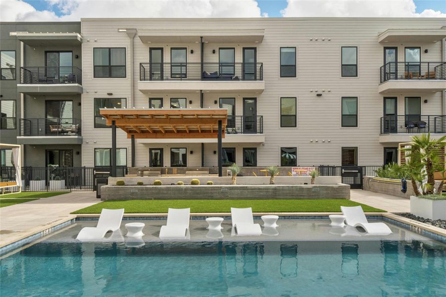 Condo located in Austin, TX showcasing its design and architecture (Image 20).