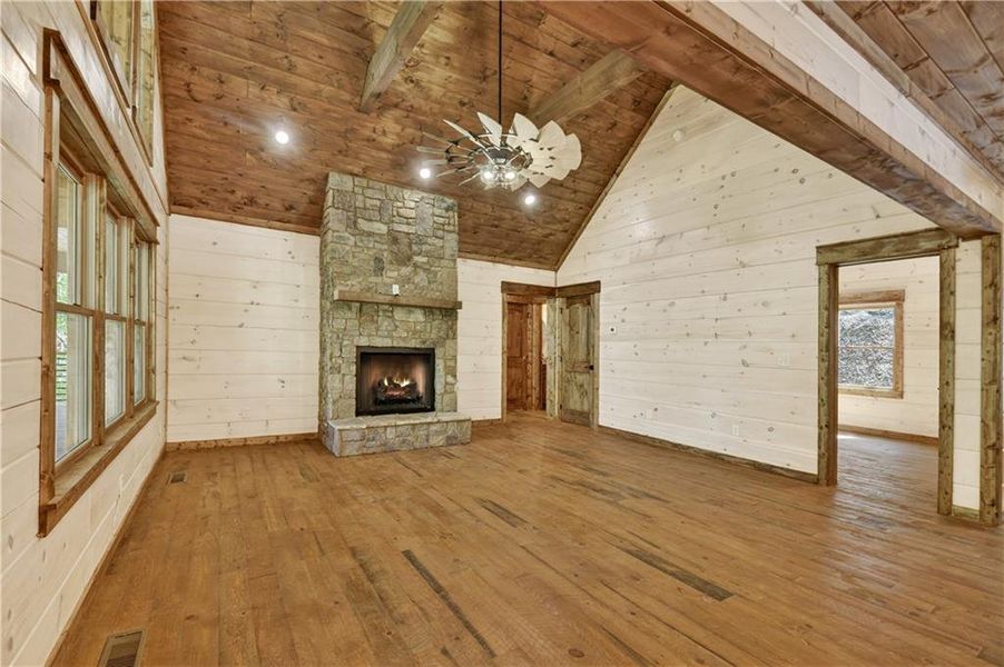 Spacious, unfurnished interior of a new home in , Ellijay (Image 34).