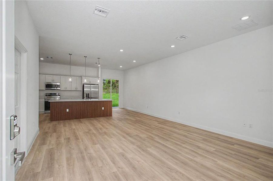 Spacious, unfurnished interior of a new home in , Ocala (Image 18).