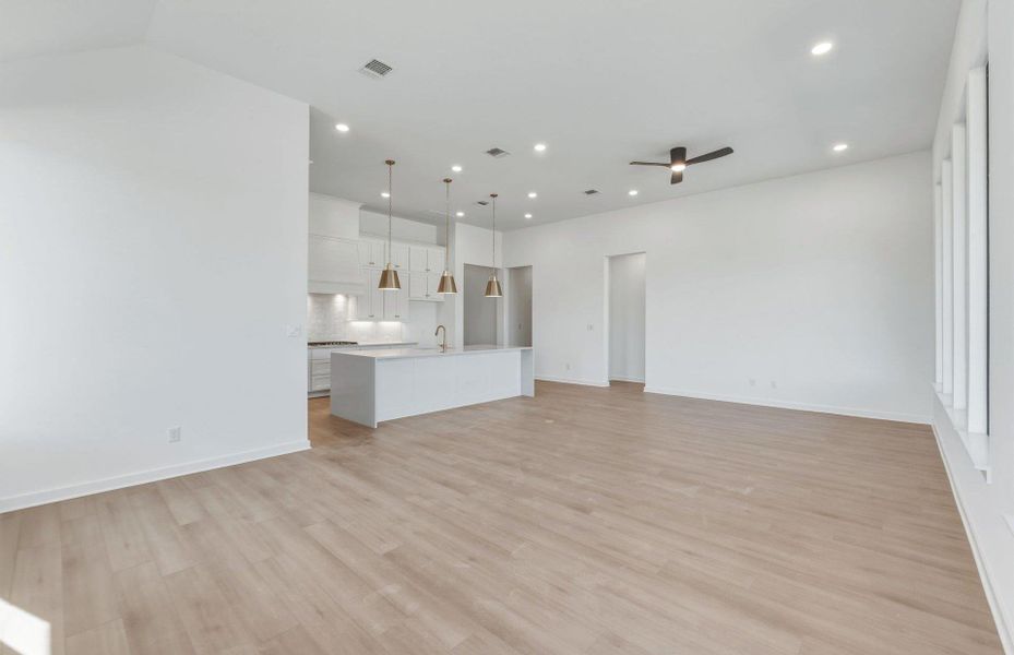 Spacious, unfurnished interior of a new home in 6 Creeks, Kyle (Image 18).