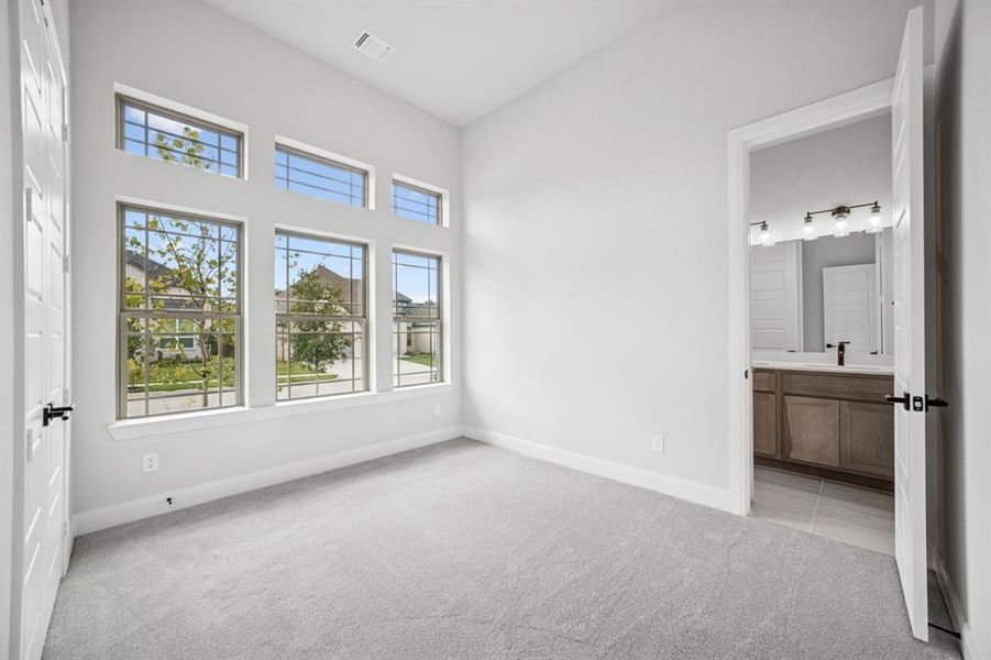 Spacious, unfurnished interior of a new home in Monterra - Classics, Fate (Image 27).