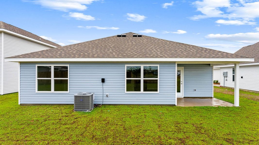 Exterior details and patio area of a home in Park Place, Panama City (Image 20).