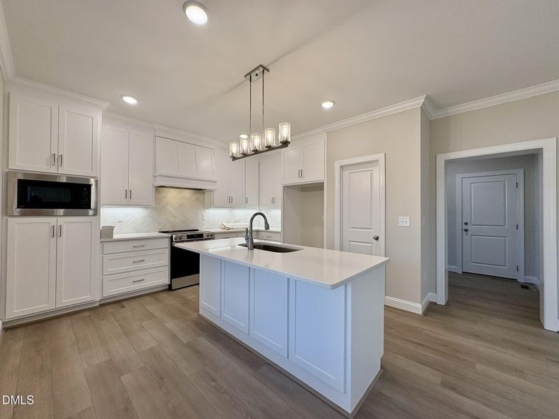 4ef77078-3abf-49f3-bbde-38af3ad19d1c