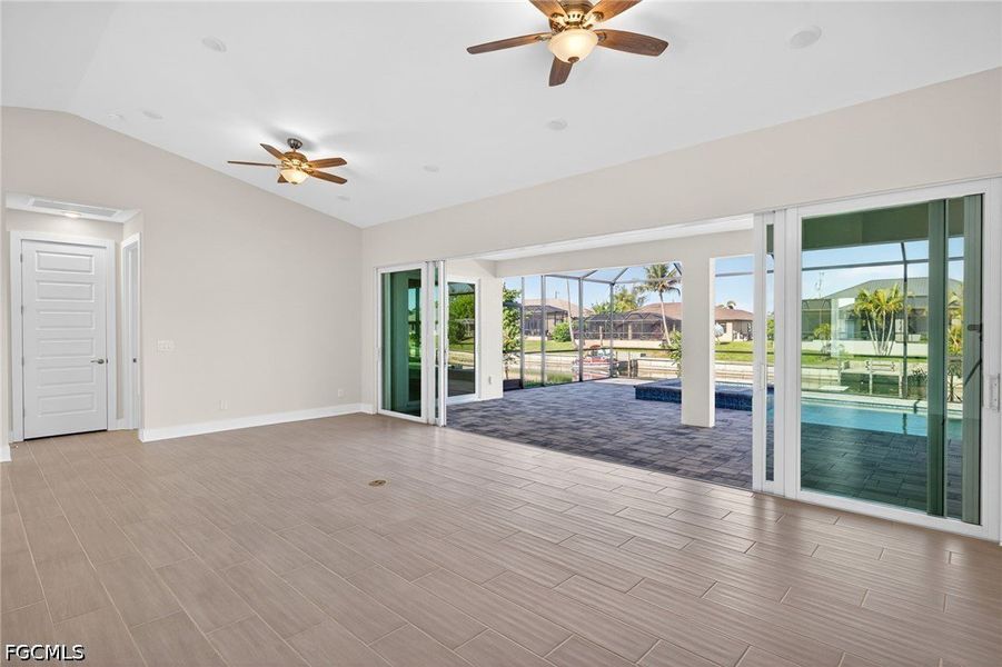Spacious, unfurnished interior of a new home in Cape Coral, Cape Coral (Image 33).