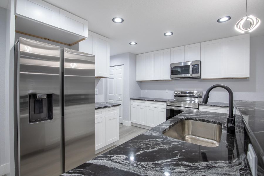 332 W Ventura-12