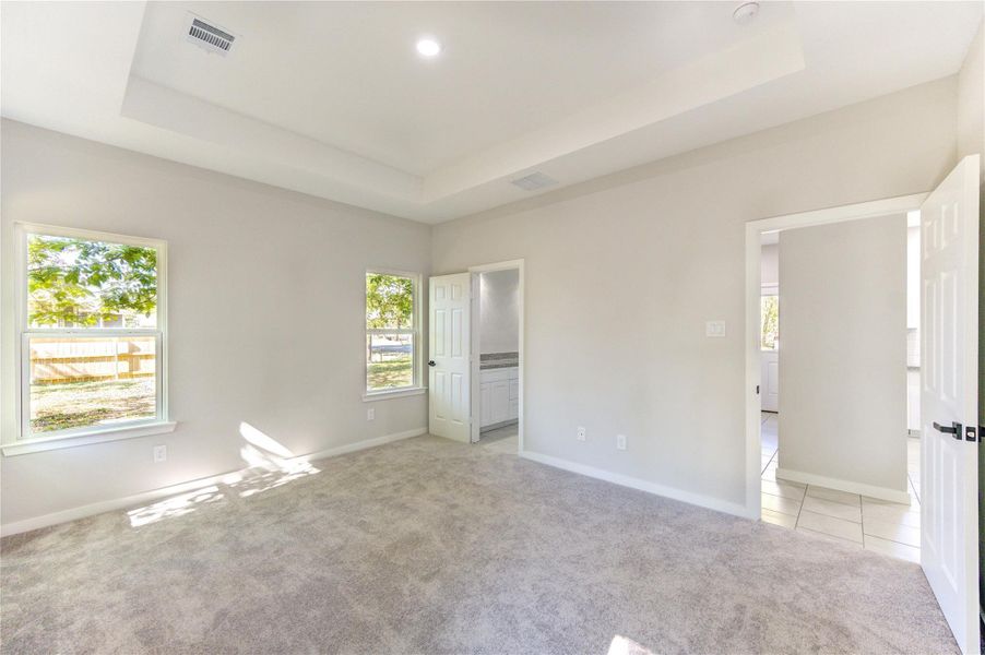 Spacious, unfurnished interior of a new home in , Navasota (Image 26).