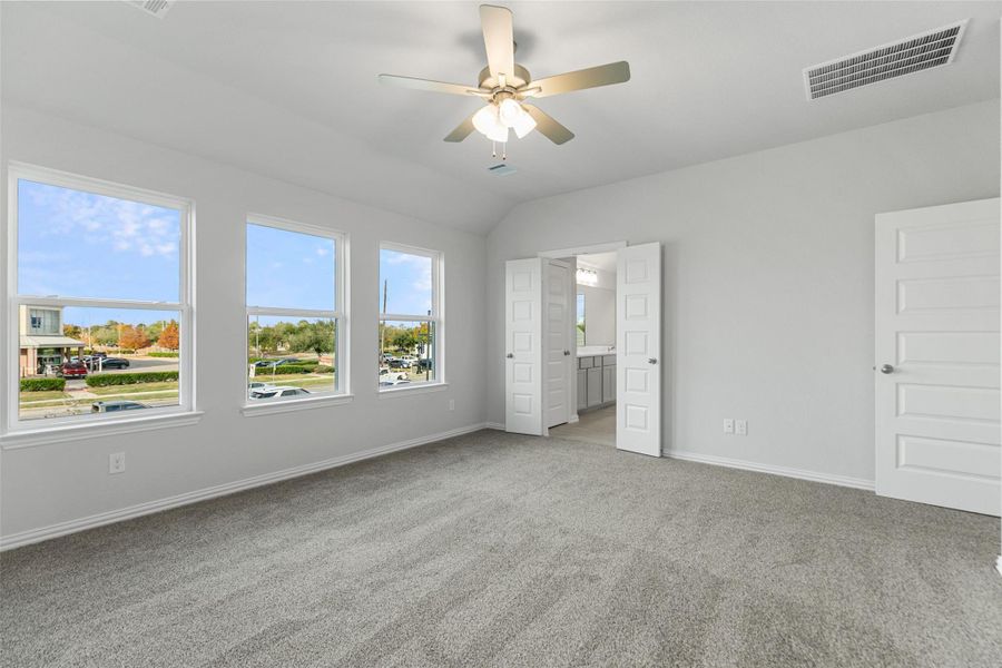 Spacious, unfurnished interior of a new home in Park at Eldridge, Sugar Land (Image 31). Spacious, unfurnished interior of a new home in Park at Eldridge, Sugar Land (Image 31).