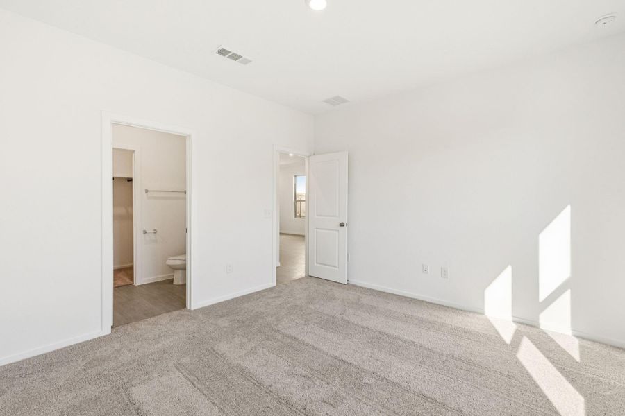 Spacious, unfurnished interior of a new home in Mavera, Conroe (Image 20).