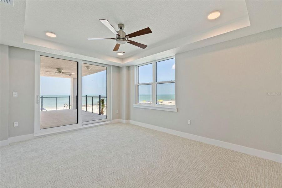 Spacious, unfurnished interior of a new home in , Madeira Beach (Image 15).