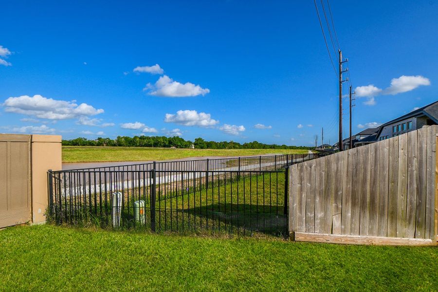 Image 19 of a home in Cross Creek West. Image 19 of a home in Cross Creek West.