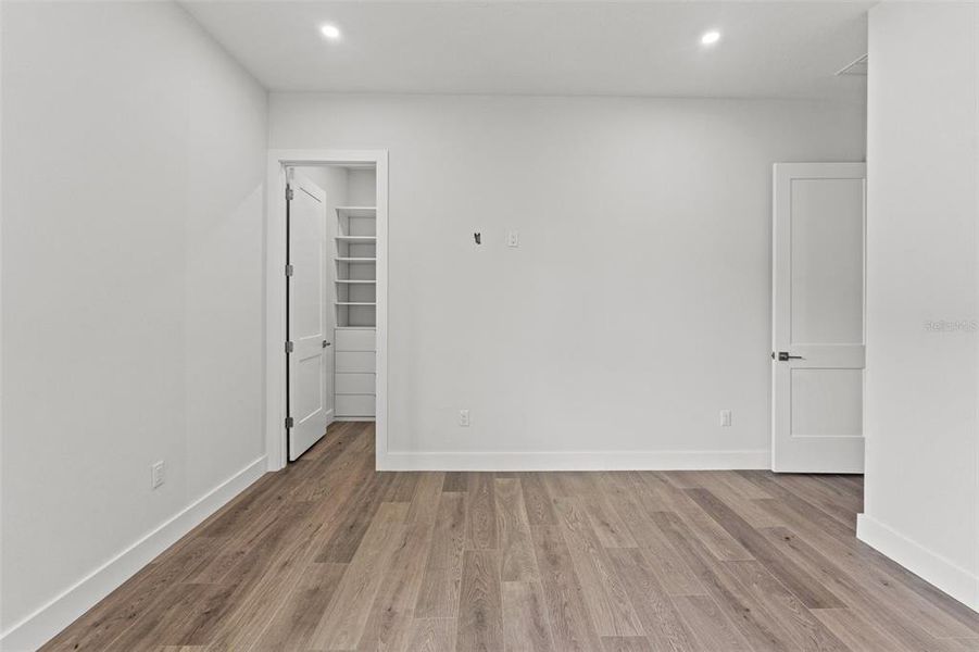 Spacious, unfurnished interior of a new home in Southern Hills Plantation, Brooksville (Image 17).