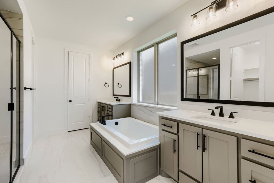 4409 Daisy - Primary Bathroom 4409 Daisy - Primary Bathroom
