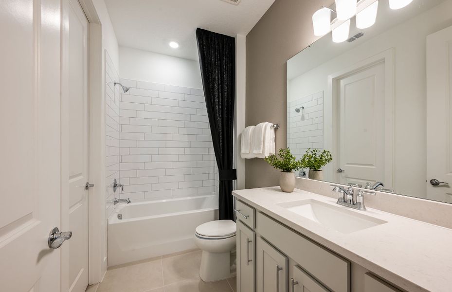 Representative furnished interior of a home built from the Yellowstone by Pulte Homes in Riverwood, Zephyrhills (Image 5).