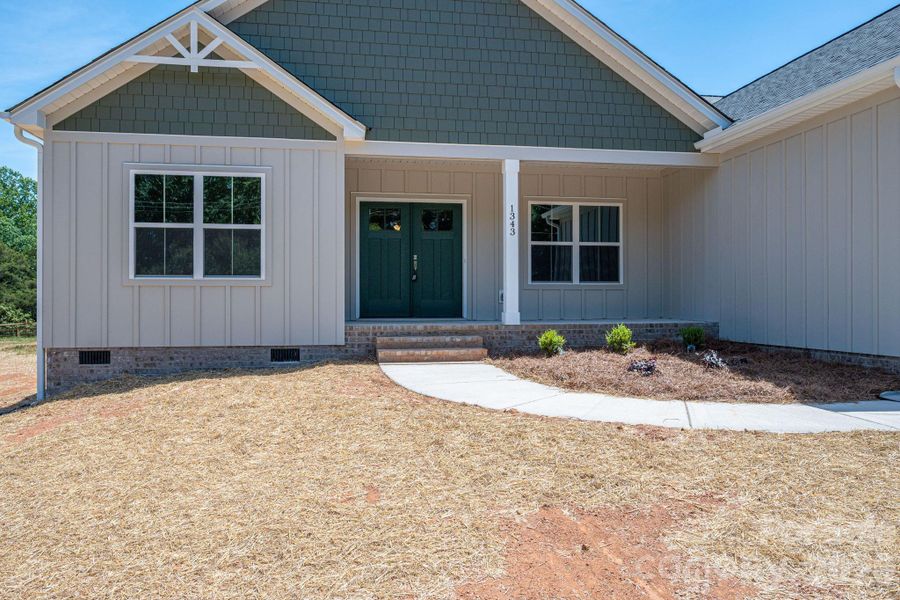 Exterior details and patio area of a home in , Maiden (Image 19).