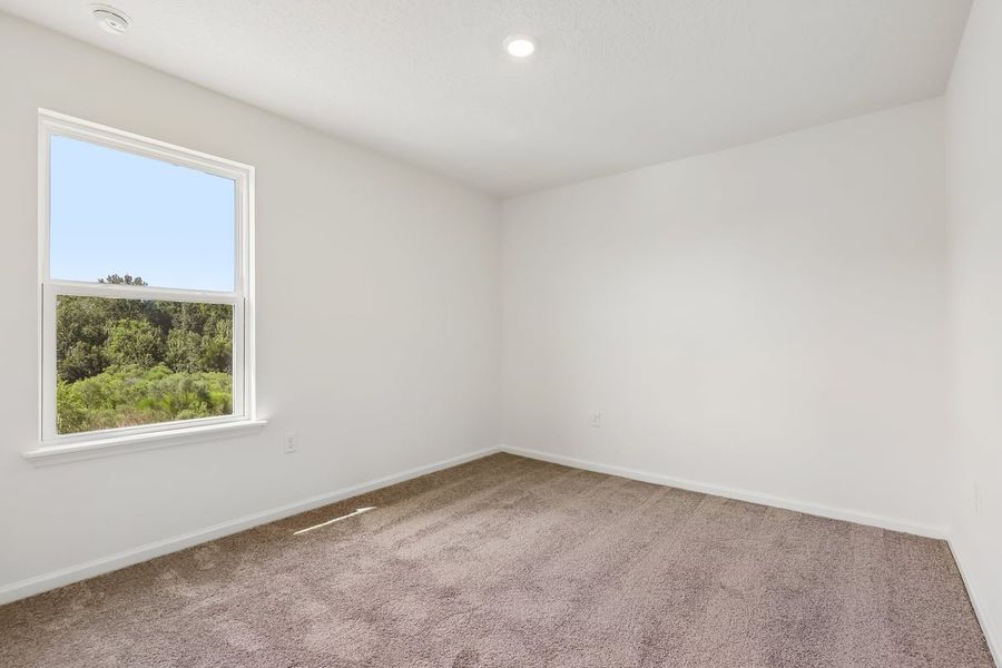 Spacious, unfurnished interior of a new home in Hawkes Meadow, Jacksonville (Image 26).