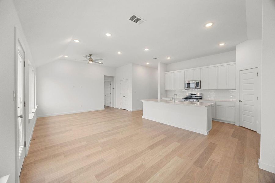 Spacious, unfurnished interior of a new home in Prairie Winds, Hutto (Image 17). Spacious, unfurnished interior of a new home in Prairie Winds, Hutto (Image 17).