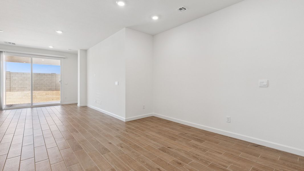 Spacious, unfurnished interior of a new home in Zanjero Pass, Waddell (Image 19).