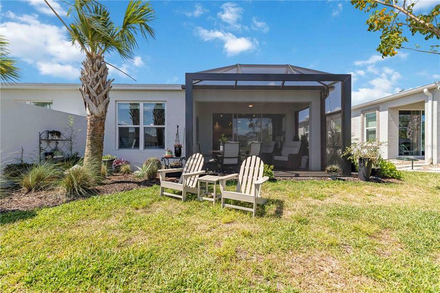 Exterior details and patio area of a home in , Port Charlotte (Image 23).
