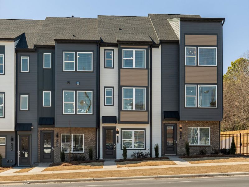 Condo located in Charlotte, NC showcasing its design and architecture (Image 3).