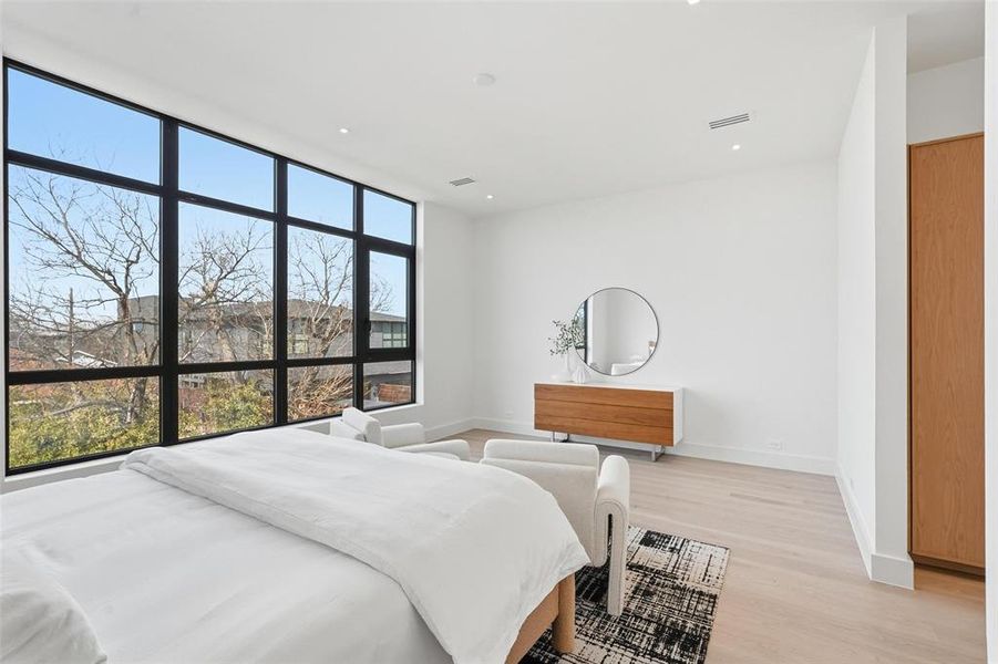 Furnished interior view inside a new home in , Dallas (Image 33). Furnished interior view inside a new home in , Dallas (Image 33).