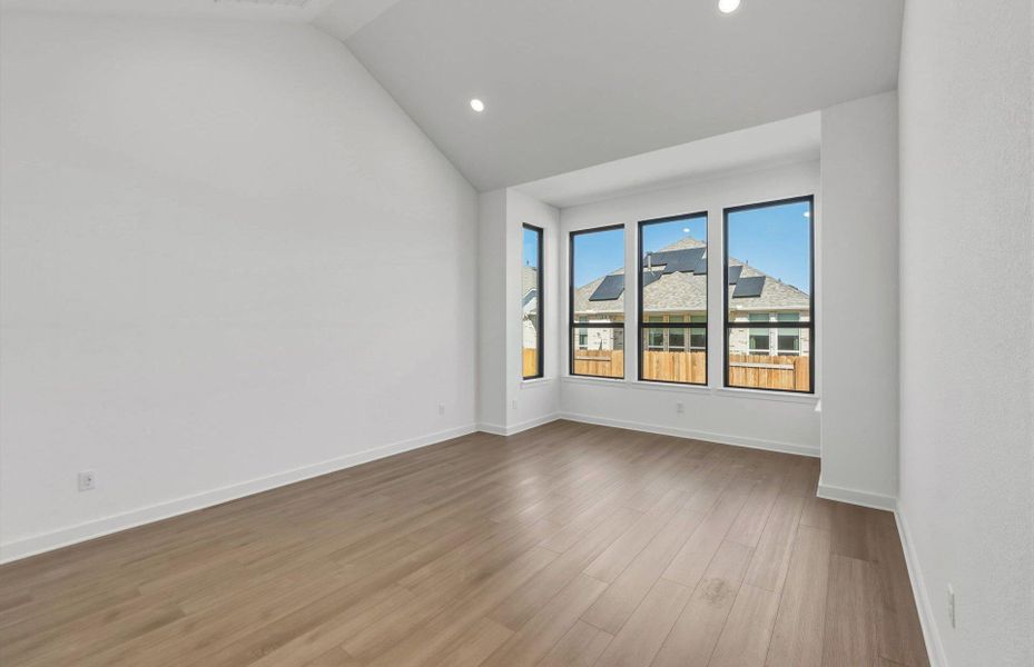 Spacious, unfurnished interior of a new home in 6 Creeks, Kyle (Image 19).