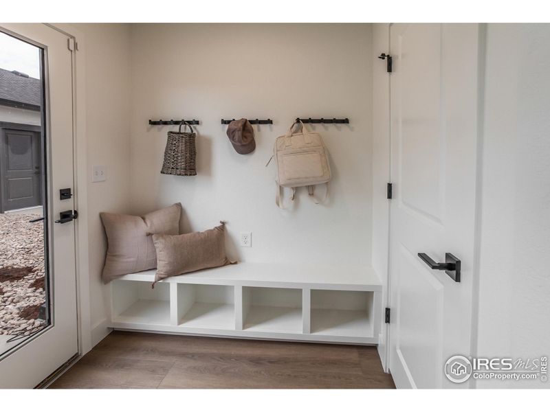 EXAMPLE PHOTO: ENTRY W/ BENCH