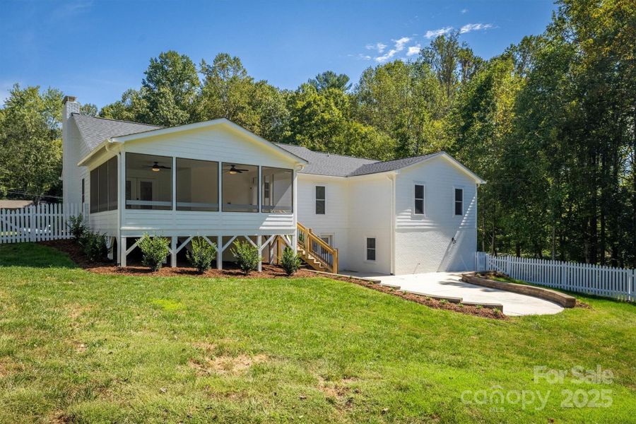 Exterior details and patio area of a home in , Valdese (Image 1).