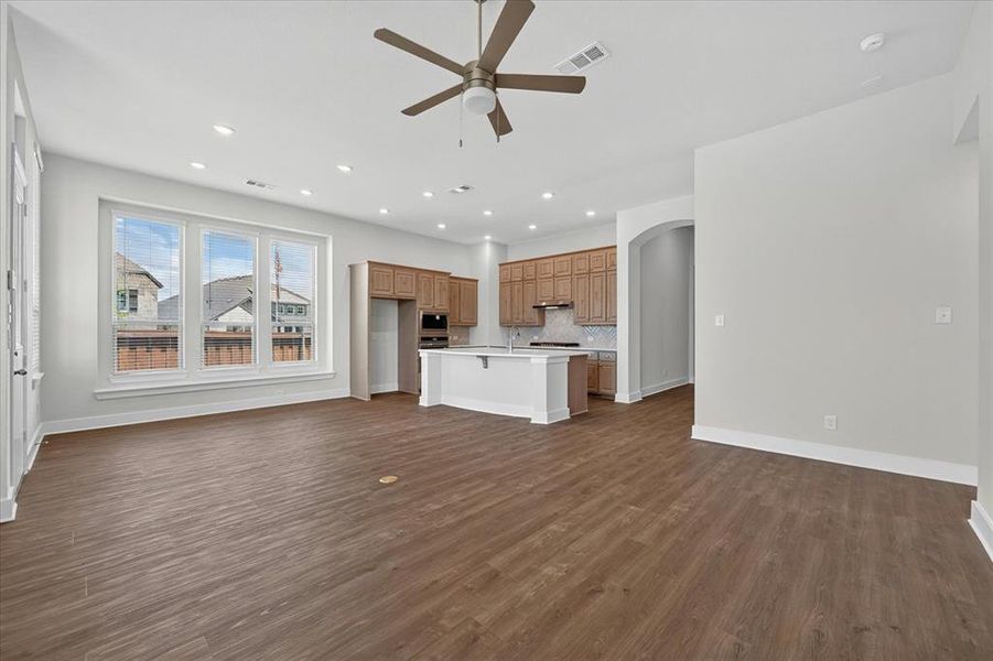 Spacious, unfurnished interior of a new home in Monterra, Fate (Image 17).