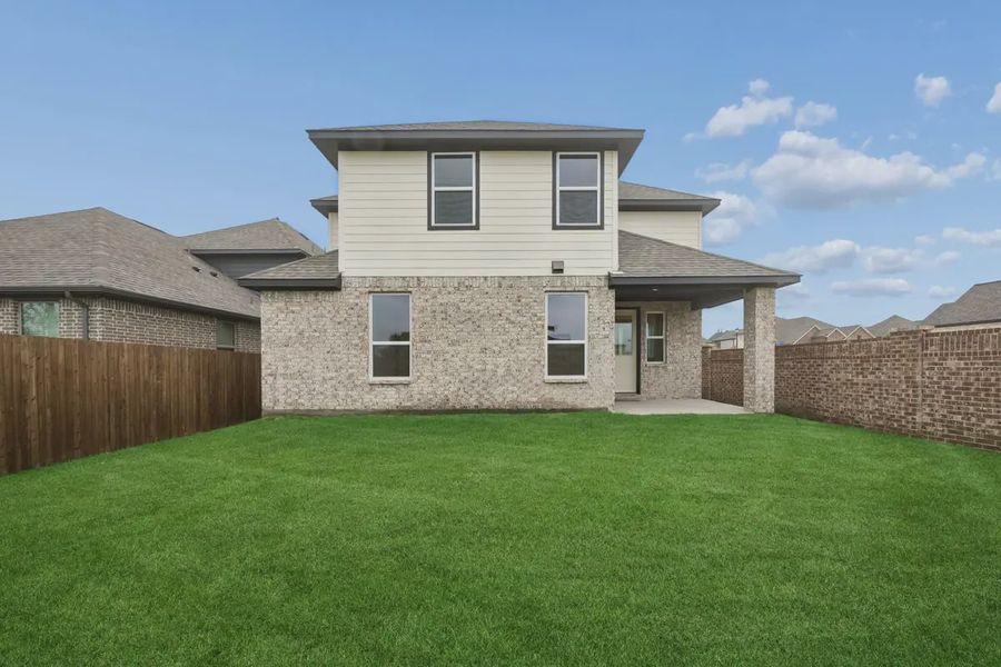 Exterior details and patio area of a home in Avondale, Fate (Image 3).
