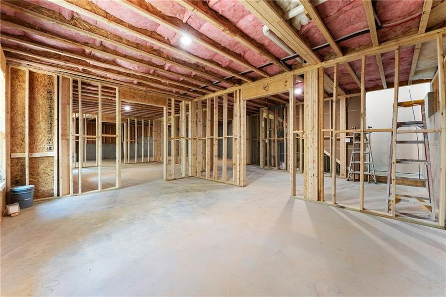 Spacious, unfurnished interior of a new home in , Gainesville (Image 25).