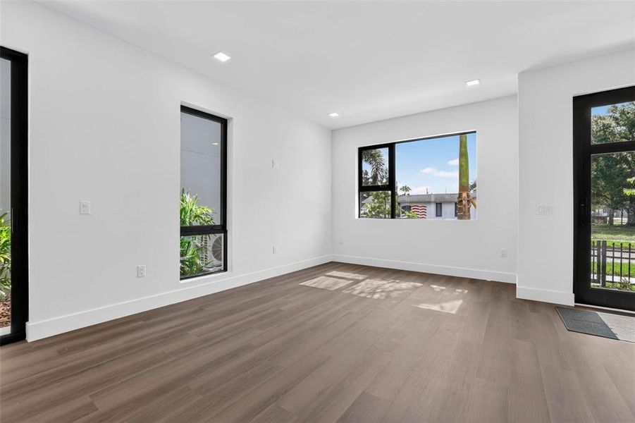 Spacious, unfurnished interior of a new home in , St. Petersburg (Image 20). Spacious, unfurnished interior of a new home in , St. Petersburg (Image 20).