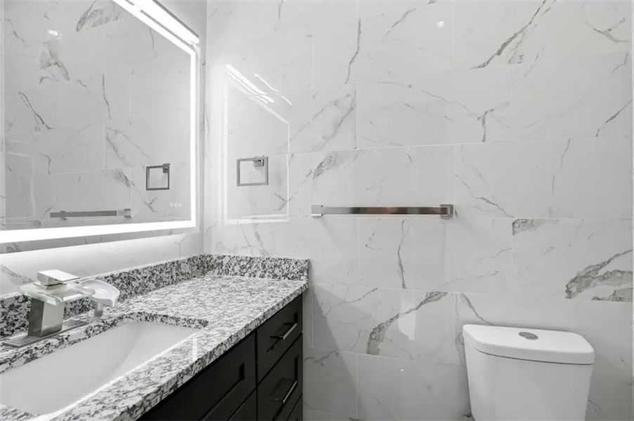 Furnished interior view inside a new home in , Grayson (Image 13).