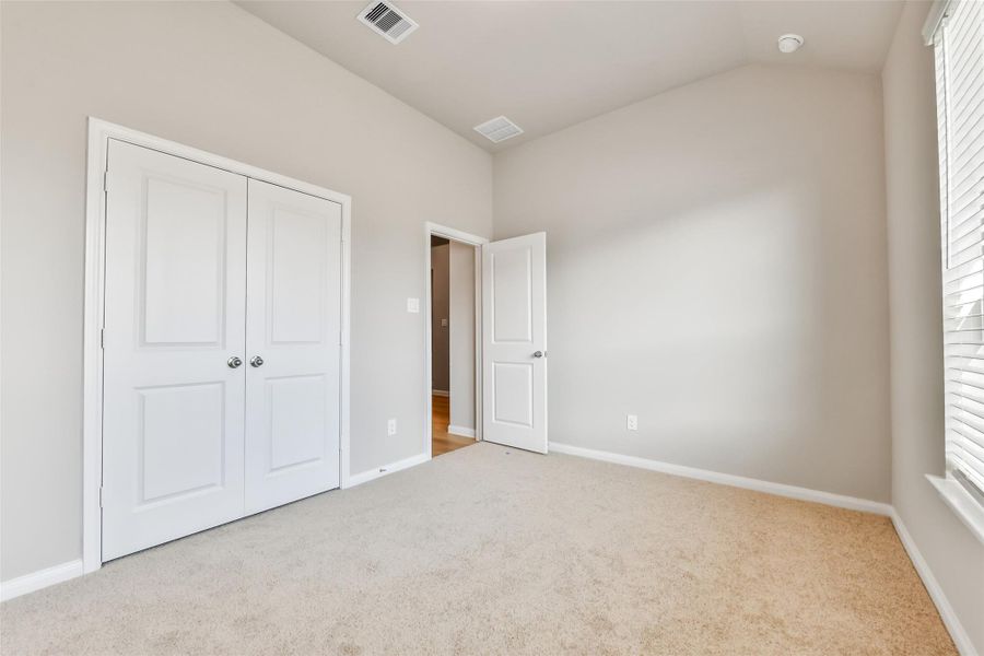 Spacious, unfurnished interior of a new home in King Oaks Village, Baytown (Image 23).